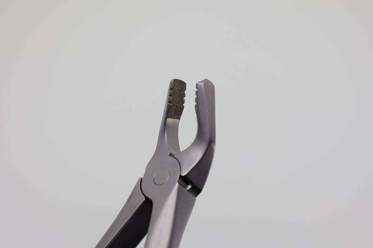 Helmut Zepf 12.218.00ZD #18 Modified extraction forceps - diamond coated jaw close-up