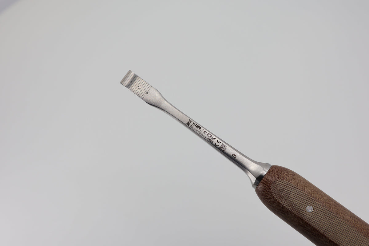 Lexer Mini Osteotome 41.550.08, angled tip view