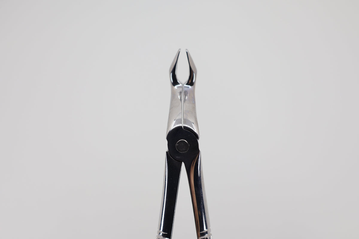 Extraction forceps #67-A upper wisdom teeth 12.067.90, front view