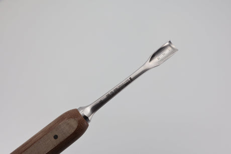 Lexer Mini Gouge 41.552.10, angled tip view