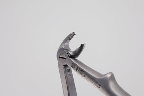 Pediatric extraction forceps #22 Roba 10.685.22, beak detail