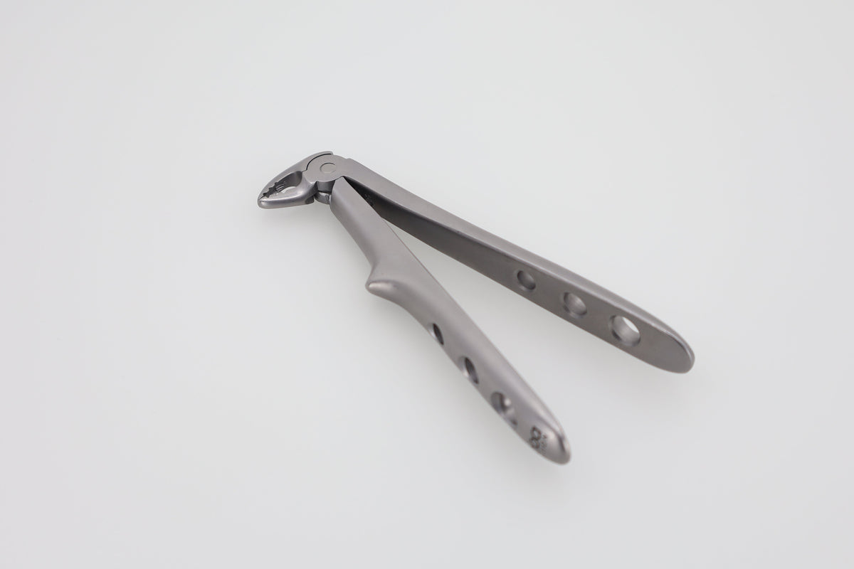 Pediatric extraction forceps #33 Roba 10.685.33, full view