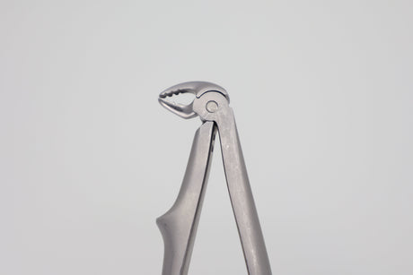Pediatric extraction forceps #33 Roba 10.685.33, beak detail