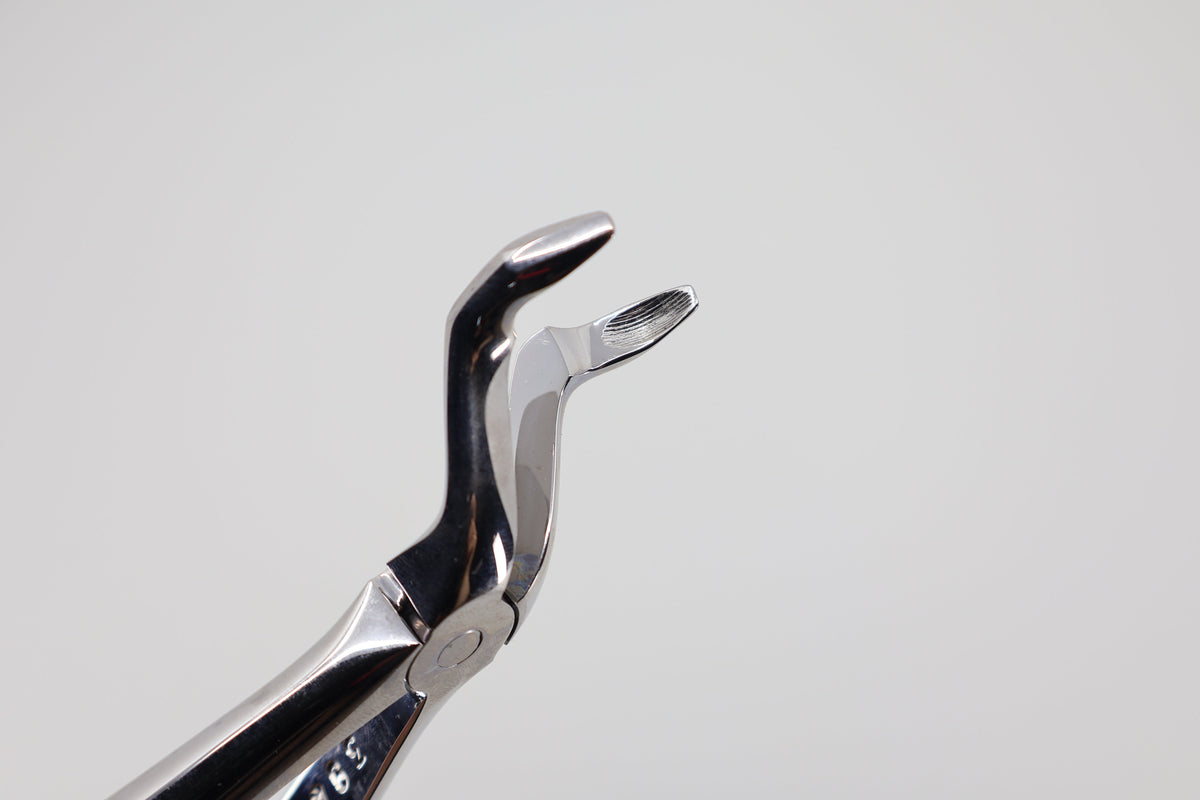 Extraction forceps #67-A upper wisdom teeth 12.067.90, beak detail