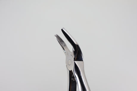 Helmut Zepf #7 extraction forceps beaks, open close-up