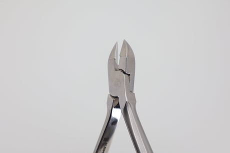 Wire cutting plier 33.760.11, angled view