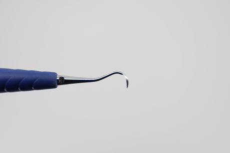 Curved sickle blade of scaler 6/7 No. 24.207.06HF, cobalt-blue bIONIK handle