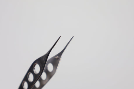 Open tips of Micro Adson tissue forceps 22.489.00 with 3 grip holes