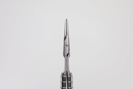 Tungsten carbide jaws of Castroviejo needle holder 41.200.17TC, tip view