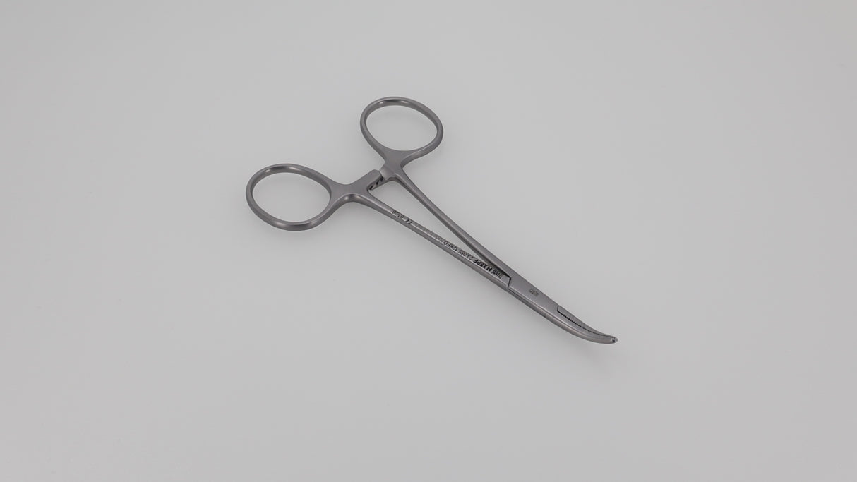Mosquito hemostatic forceps 23.055.12KFO video